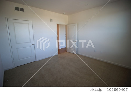 アメリカ　カルフォルニア　駐在員　アパートメント　 102869407