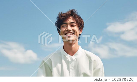 白いシャツを着た笑顔の男性（アジア人・中国人・日本人・韓国人・Generative AI） 102870526