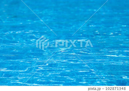 水面の素材　夏のイメージ 102871348