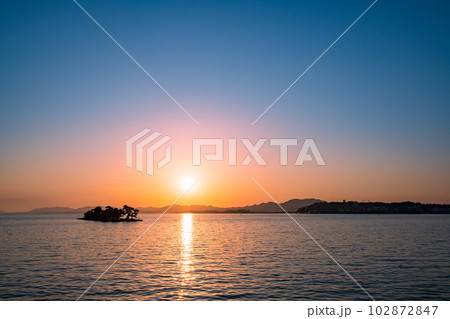 宍道湖の夕暮れ 102872847