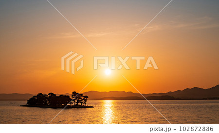 宍道湖の夕暮れ 102872886