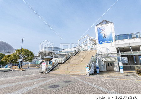 愛知県名古屋市　名古屋の人気観光施設　晴天の名古屋港水族館 102872926