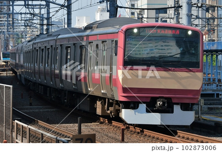 上野東京ラインを走行する東海道線直通　E531系K423編成　赤電　秋葉原　 102873006