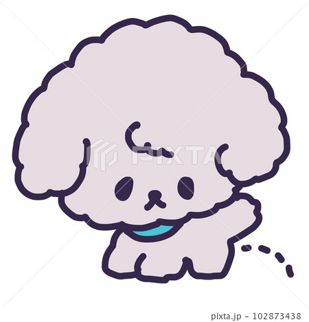 足を上げてオシッコをしているかわいいトイプードルの子犬（犬のマナー） 102873438