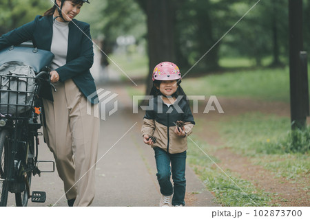 4 years old 102873700