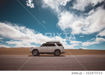 Driving off road car in tibet,China 102873723