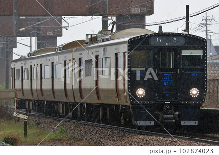 【JR九州】雨の中の821系（鹿児島本線：肥前旭駅） 102874023