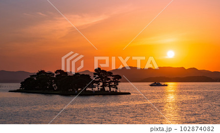 宍道湖の夕暮れ 102874082