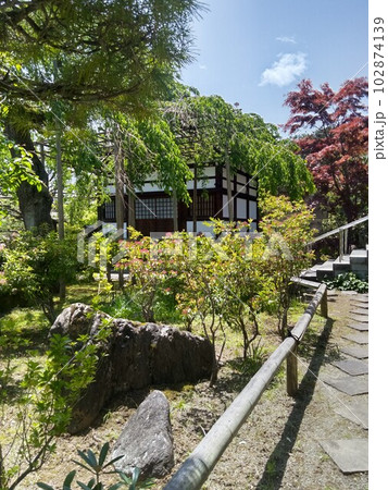 木曽福島の名勝 初夏の興禅寺 日本一広い石庭 木曽福島の名勝 初夏の興禅寺 日本一広い石庭 102874139