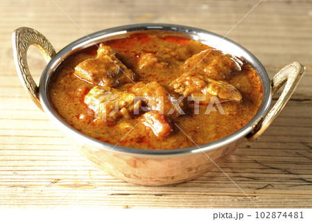 鶏肉入りスパイシーインドカレー 鶏肉入りスパイシーインドカレー 102874481