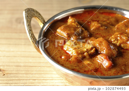 鶏肉入りスパイシーインドカレー 102874493