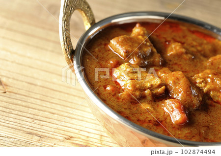 鶏肉入りスパイシーインドカレー 鶏肉入りスパイシーインドカレー 102874494