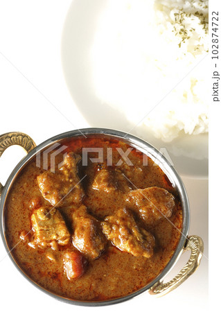 鶏肉入りスパイシーインドカレーとライス 鶏肉入りスパイシーインドカレーとライス 102874722
