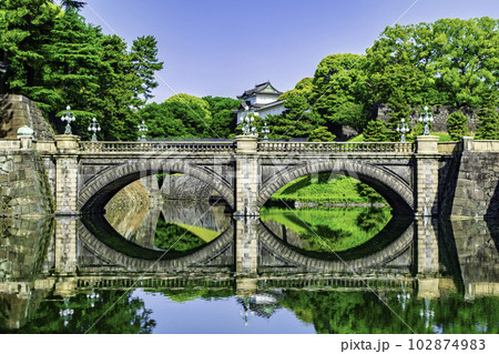 皇居　二重橋　（正門石橋） 102874983