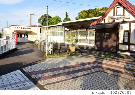 島田市 大井川鉄道金谷駅と金谷駅前観光案内所 島田市 大井川鉄道金谷駅と金谷駅前観光案内所 102876303