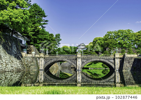 皇居　二重橋　（正門石橋） 102877446