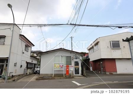 宮城　松島町　丸ポストのある風景（品井沼駅前郵便局） 102879195
