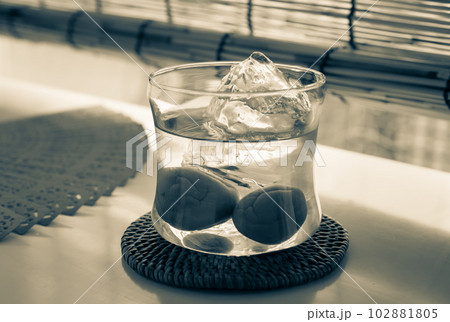 梅酒　オン・ザ・ロック　夏　すだれ 102881805