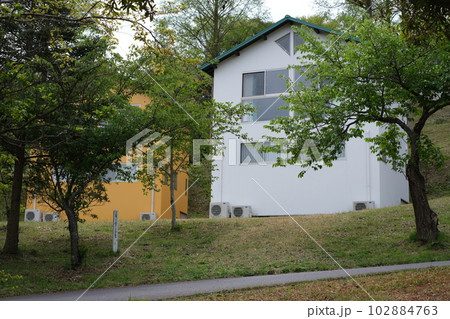 ふるさと森林公園の建物の景色 102884763