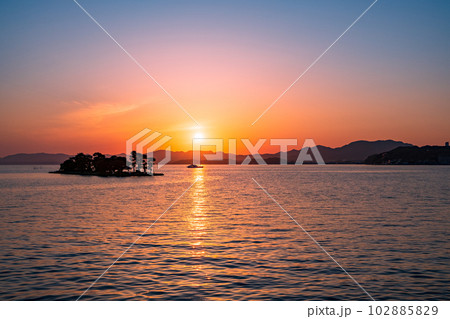 宍道湖の夕暮れ 102885829