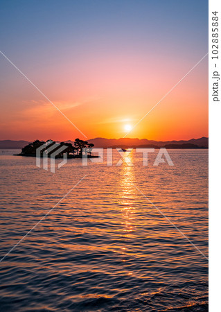 宍道湖の夕暮れ 102885884