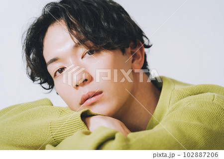 メンズポートレート 102887206