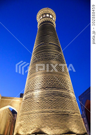 ブハラ カラーンミナレット ライトアップ ブハラ カラーンミナレット ライトアップ 102888459