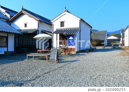 【徳島県】夕暮れ時のうだつの町並み（美馬市脇町南町重要伝統的建造物群保存地区）　 102890255