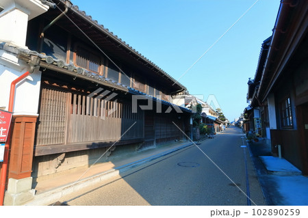 【徳島県】夕暮れ時のうだつの町並み(美馬市脇町南町重要伝統的建造物群保存地区) 【徳島県】夕暮れ時のうだつの町並み(美馬市脇町南町重要伝統的建造物群保存地区) 102890259