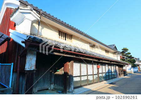 【徳島県】夕暮れ時のうだつの町並み(美馬市脇町南町重要伝統的建造物群保存地区) 【徳島県】夕暮れ時のうだつの町並み(美馬市脇町南町重要伝統的建造物群保存地区) 102890261