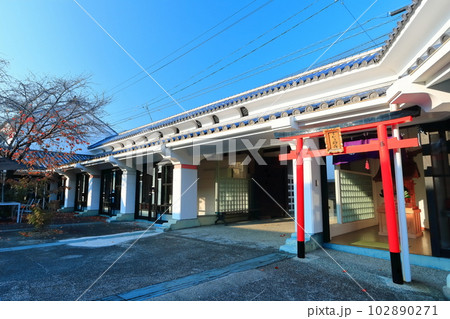 【徳島県】夕暮れ時のうだつの町並み(美馬市脇町南町重要伝統的建造物群保存地区) 【徳島県】夕暮れ時のうだつの町並み(美馬市脇町南町重要伝統的建造物群保存地区) 102890271