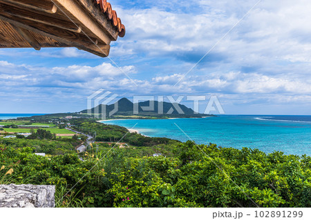 沖縄・石垣島　玉取崎展望台から望む絶景 102891299
