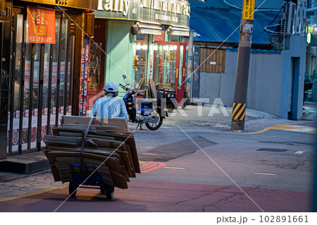 韓国　ソウルの風景 102891661