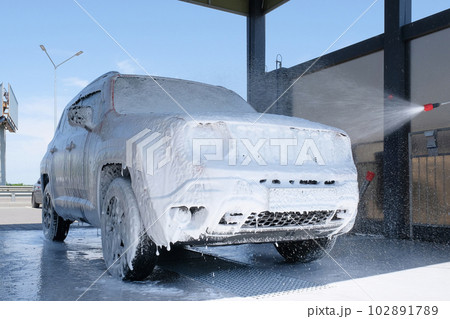 Car wash with soap. Manual car wash with pressurized water in the car wash outside 102891789
