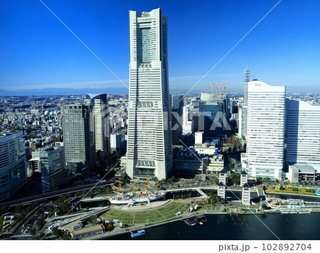 神奈川県 横浜風景 日本丸、ランドマークタワー方面 12月 神奈川県 横浜風景 日本丸、ランドマークタワー方面 12月 102892704