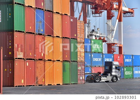 港のコンテナ、貨物、輸送、たくさん 102893301