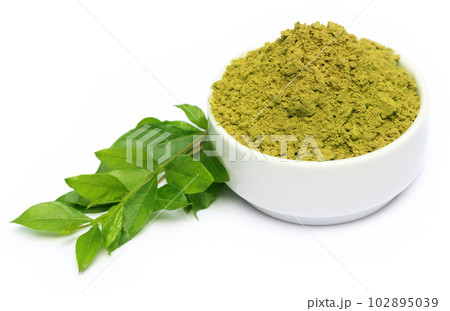Henna leaves with powder 102895039