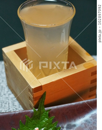 冷たくて美味しい日本酒 冷たくて美味しい日本酒 102897092