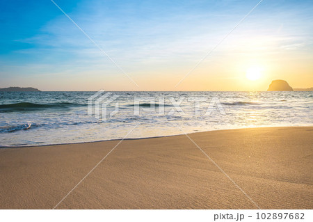 Beautiful sunset and reflection of sun. 102897682