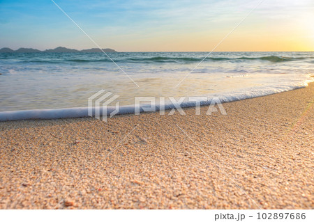 Beautiful Wave Bubbles Sea. 102897686