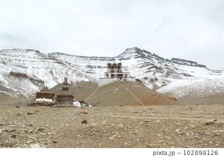 カイラス内院　ギャンダ・ゴンパ 102898126