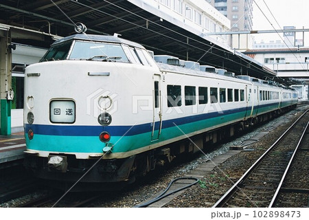 新潟に停車する485系の回送列車 新潟に停車する485系の回送列車 102898473