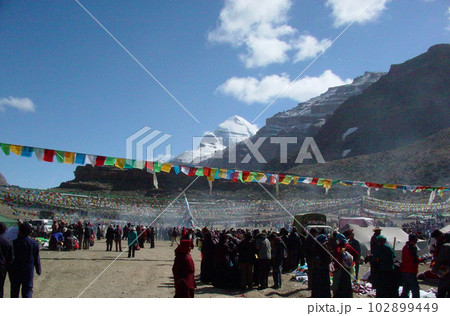 西チベット　カイラス　タルボチェのサカダワ祭 102899449