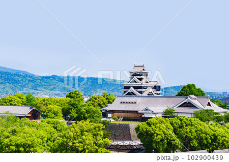 天守閣 の 修復 が終わった 熊本城 【 熊本 の 復興 の シンボル 】*被写体の敷地外から撮影 天守閣 の 修復 が終わった 熊本城 【 熊本 の 復興 の シンボル 】*被写体の敷地外から撮影 102900439