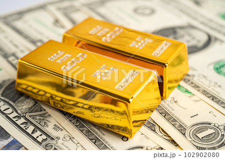 Gold bar on US dollar banknotes money, economy finance exchange trade investment concept. 102902080