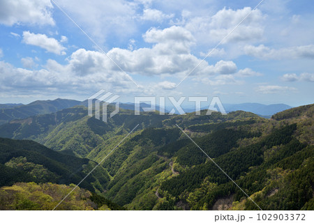 ごまさんスカイタワーからの景色(和歌山県田辺市龍神村龍神) ごまさんスカイタワーからの景色(和歌山県田辺市龍神村龍神) 102903372