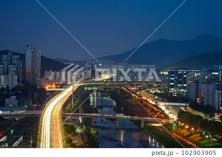 Night view of Anyangcheon, Gyeonggi-do, Korea 102903905