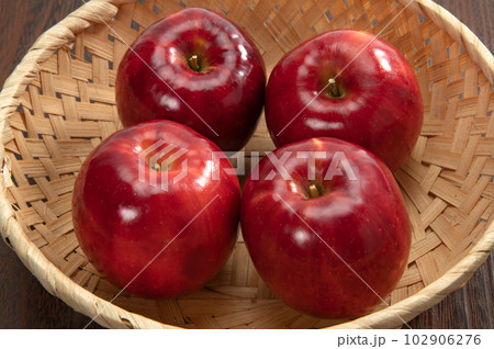 日本の赤林檎、紅玉 102906276