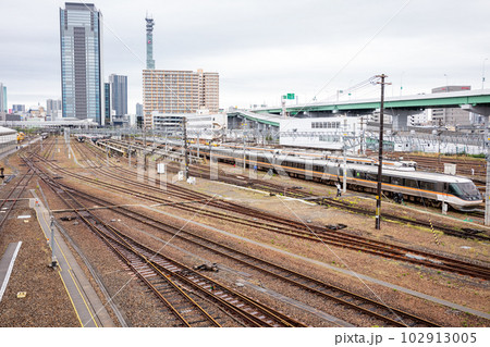 【名古屋車両区】運行を終え車庫へ入る特急しなの 102913005