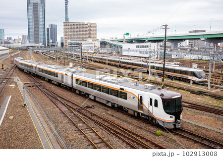 【名古屋車両区】車庫へ入る特急しなの号とひだ号 102913008